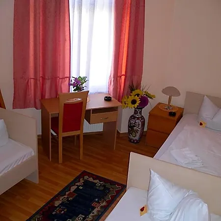 Hotel Garni Djaran *